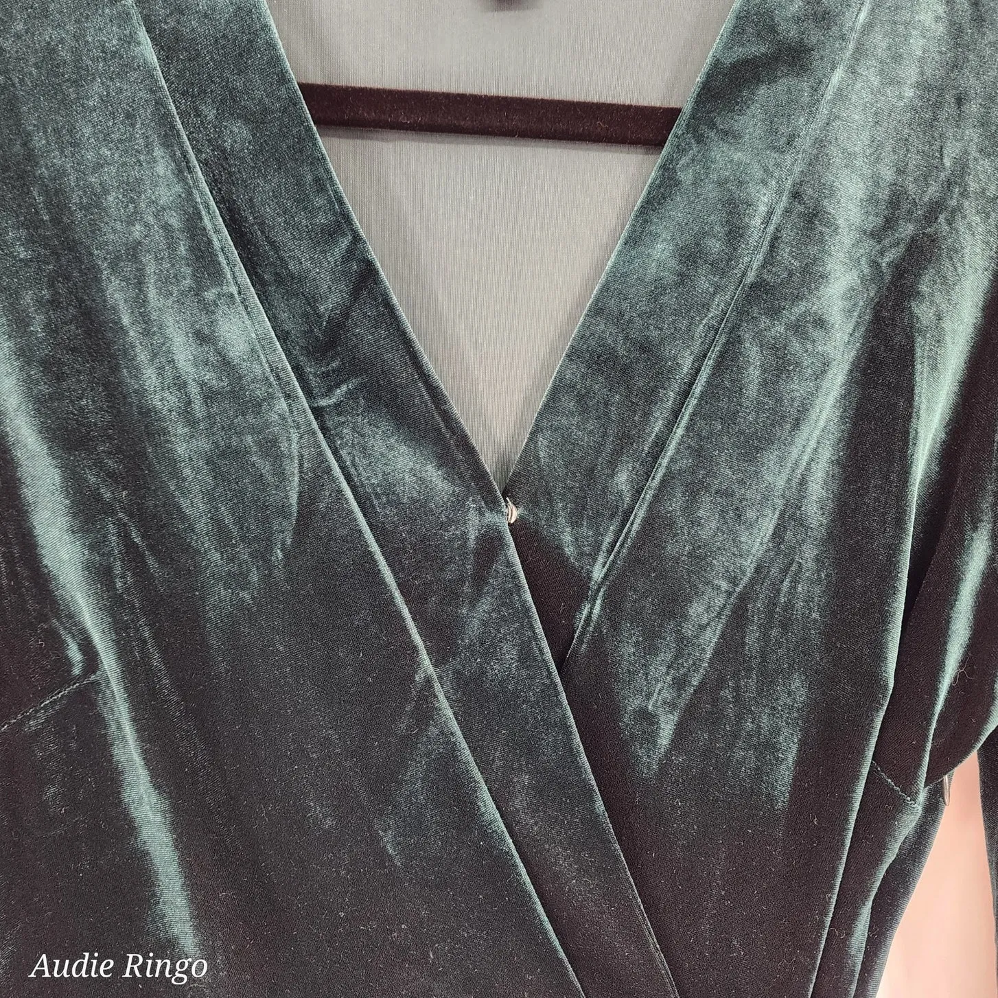 August Sky Dark Green Velvet Wrap Dress Long Sleeve Women’s Size Medium - Image 11