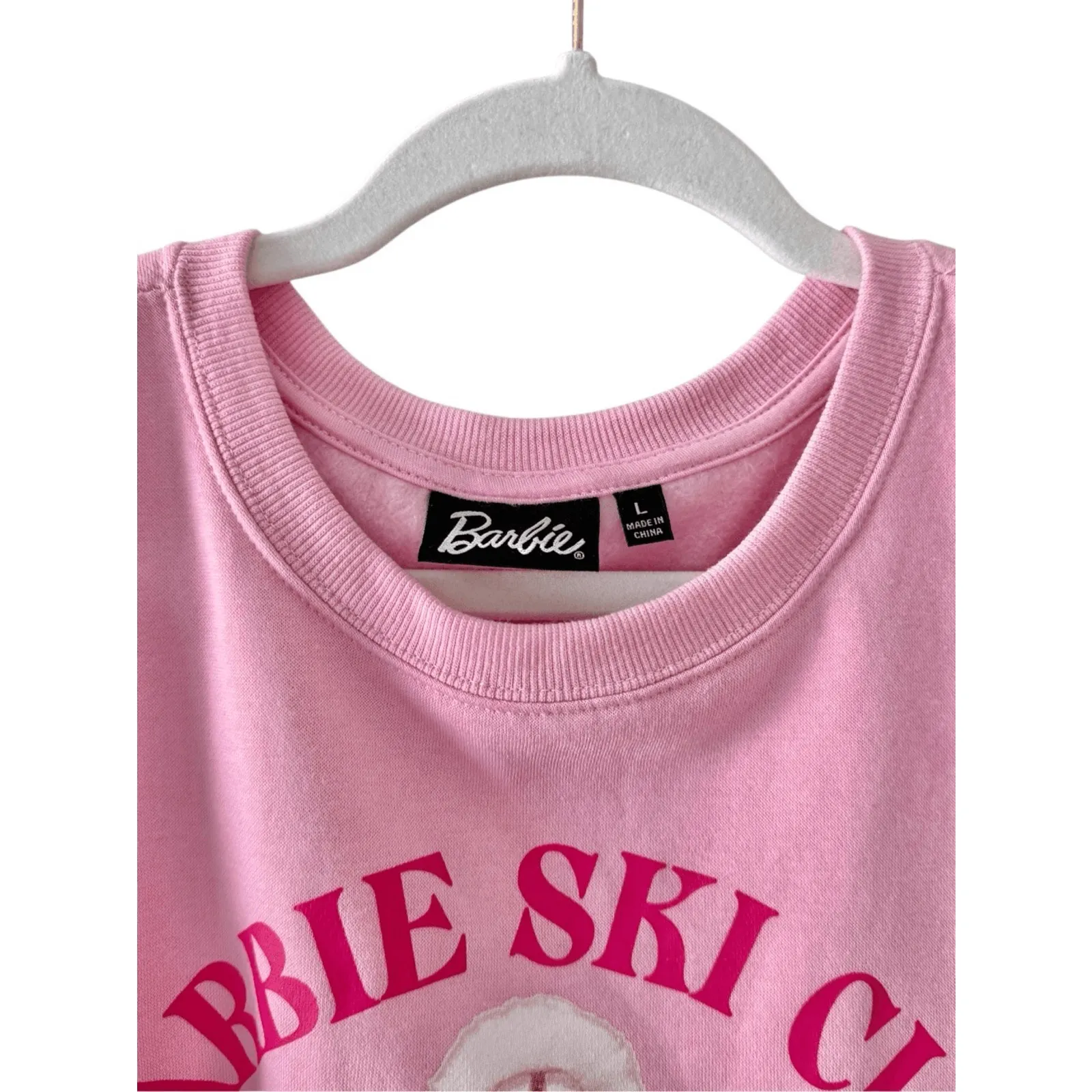 Barbie Sweatshirt Ski Club 1959 Size Large Pink Crewneck Graphic Cropped NEW - Image 4