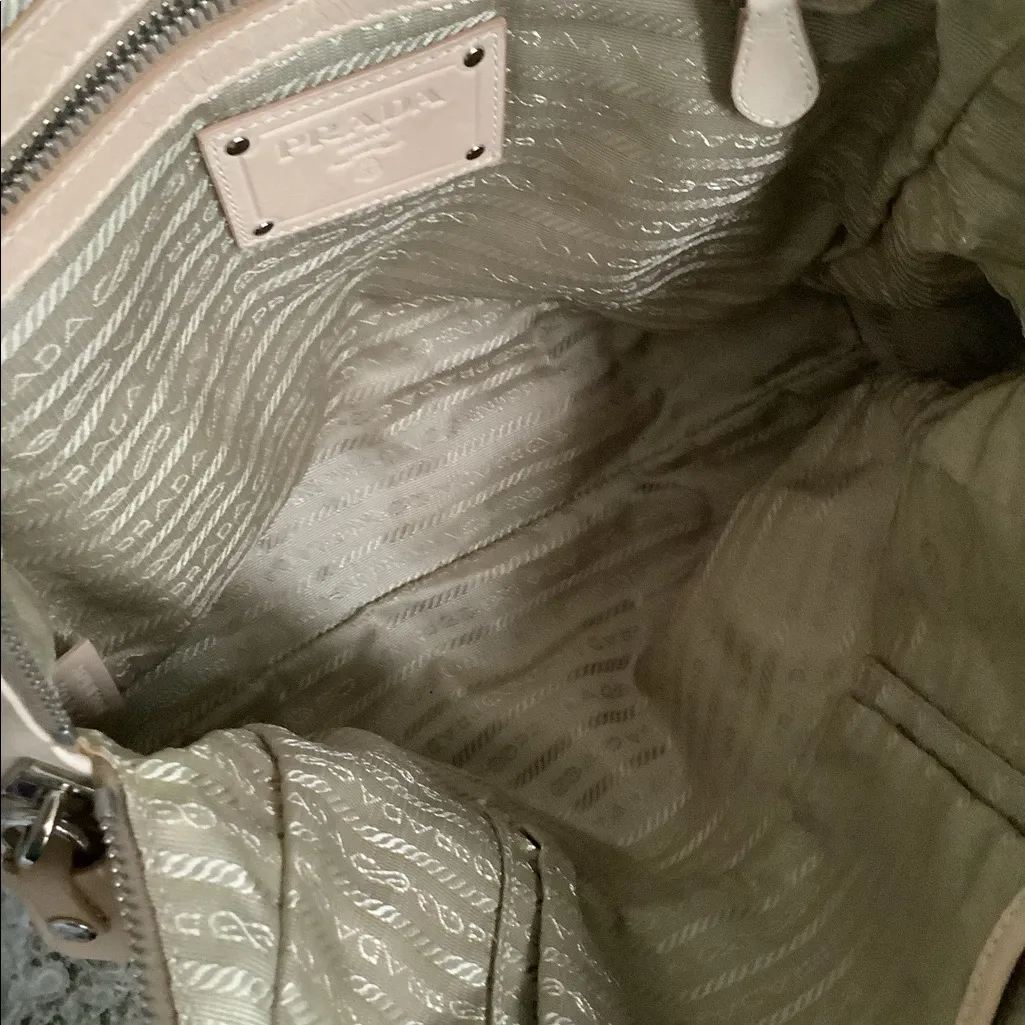 NICE 🧡LOVELY❤️PRADA💛 leather bag - Image 13