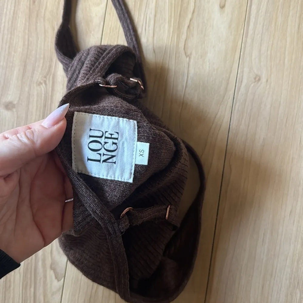 Lounge  TANK - Image 3