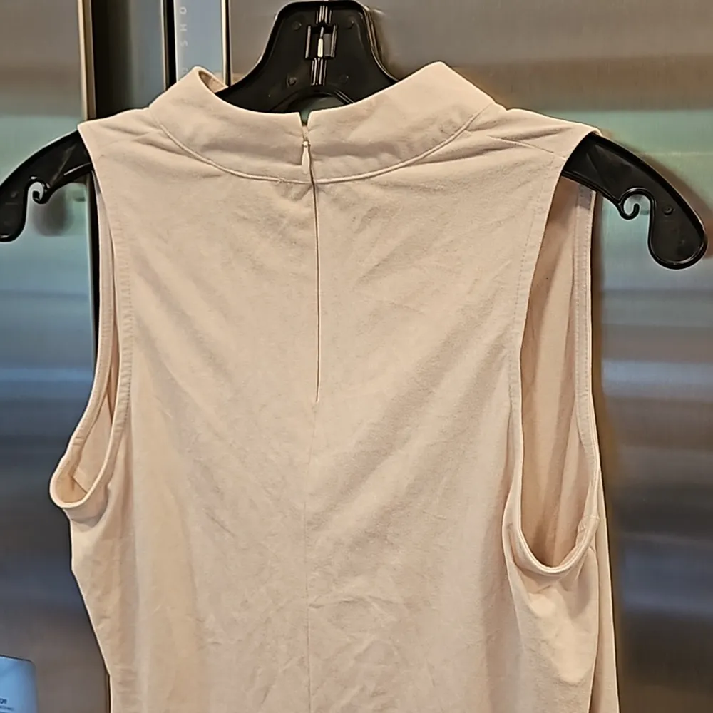 💕VERONICA M💕 100% Suede V-Neck Choker Sleeveles Top ~ Light Beige Medium NWOT - Image 4