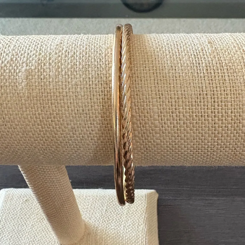Two Gold Bangle Bracelets - Image 4