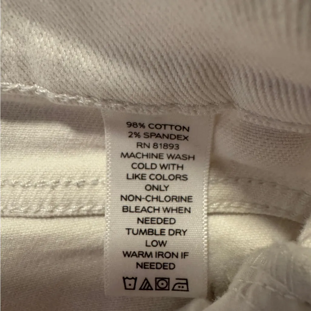 Women's D&Co. Distressed White Denim Shorts Size 16 - Image 5