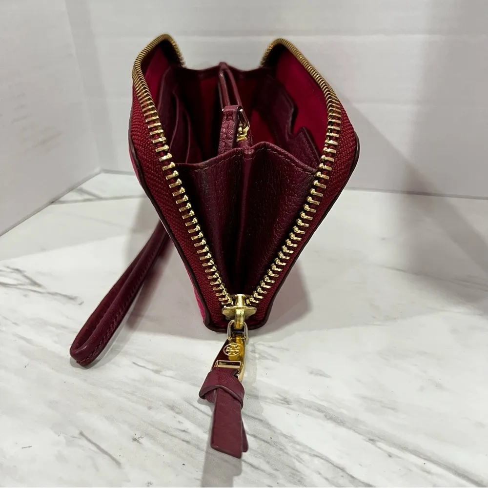 Tory Burch Burgundy Fuchsia Pink Wristlet Wallet Leather & Gold Tone Hardware - Image 11