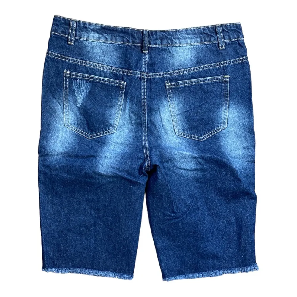 Hot Kiss Women’s Kelsea Distressed Bermuda Shorts Size 11 NWT - Image 2