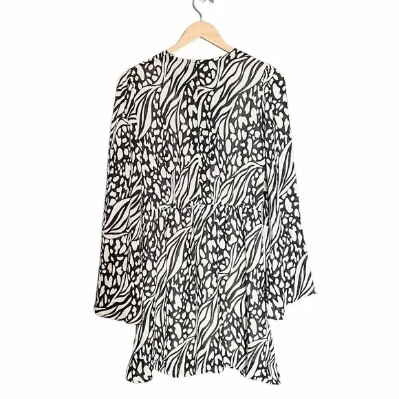 NWT TopShop Knot Front Bell Sleeve Mini Dress Black & White Groovy Print Size 4 - Image 4