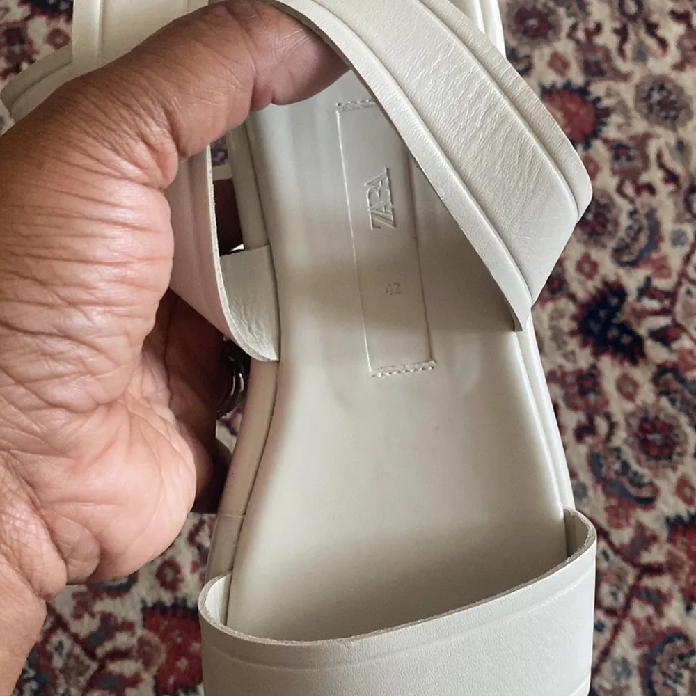 NWOT  Flat Leather Sandal With Buckle Size 12 - Image 4