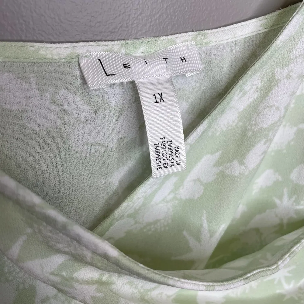 NWOT Nordstrom Leith Green White Floral Print Wrap Plus Size Camisole Blouse 1X - Image 4