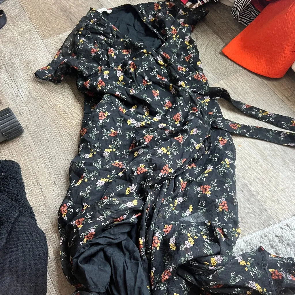 Abercrombie & Fitch black midi wrap dress floral orange and yellow floral size M - Image 2