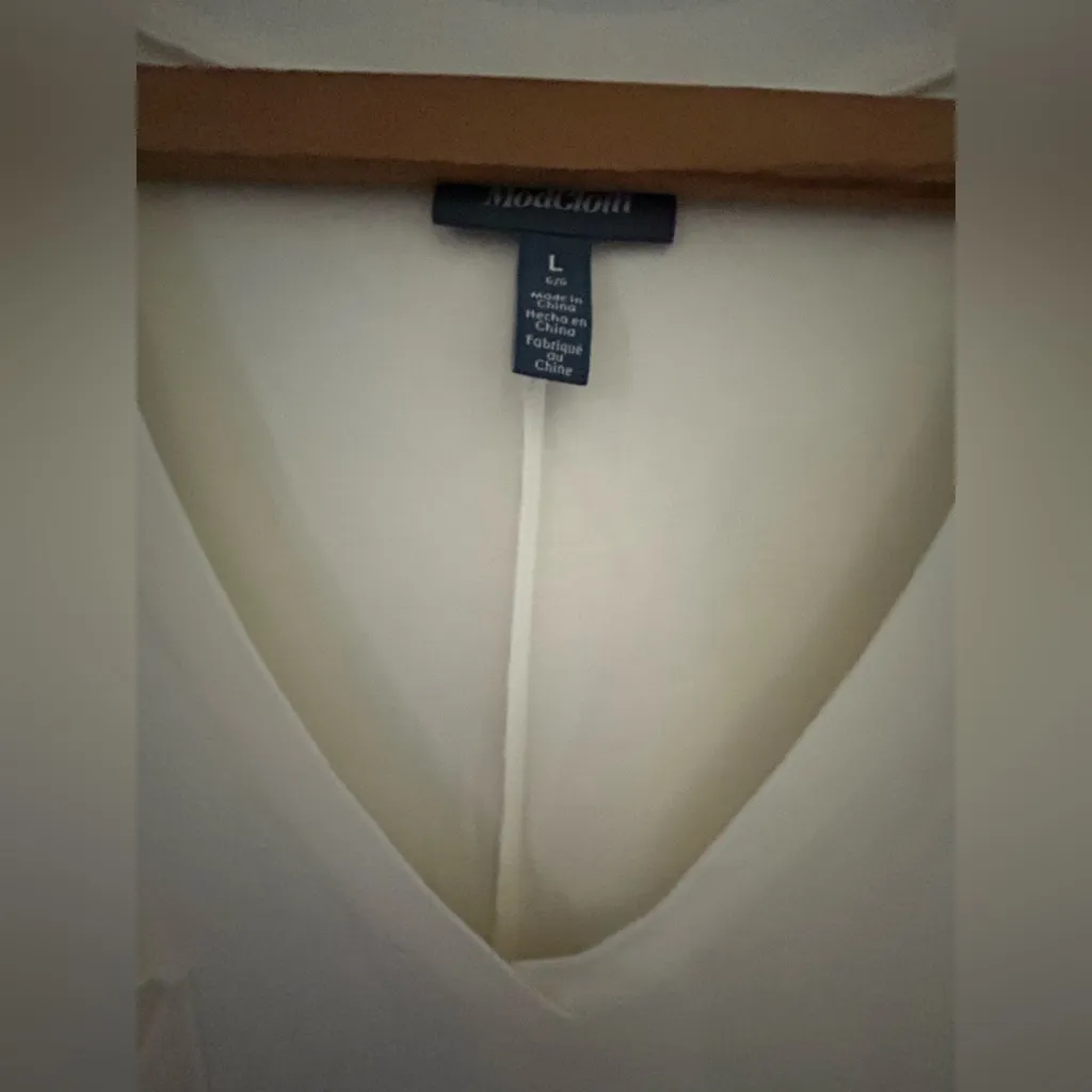 ModCloth NWT Tunic w/ v neck, short sleeves & hem detail. Hem is down each side. - Image 6