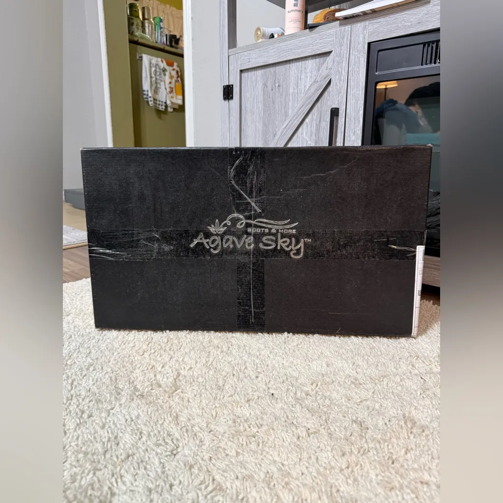 NIB Agave Sky Jasmine Cowgirl Brown w/Cream Stitch Mid - Image 10