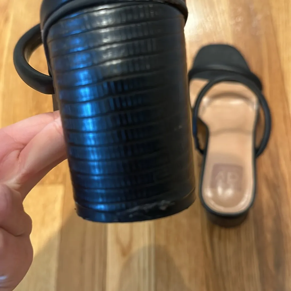 Dolce Vita round heel strappy sandal Black Size 9 - Image 4