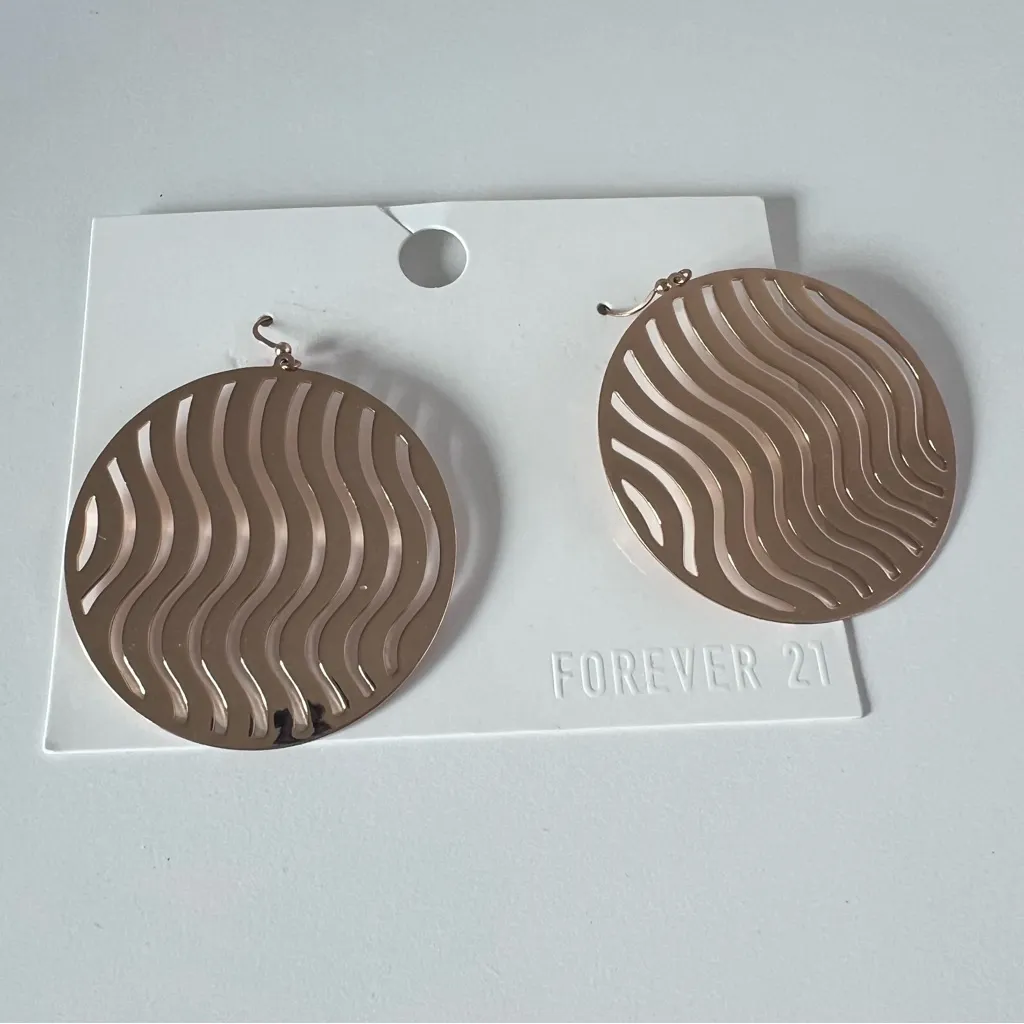 NWT Forever 21 Women’s Gold Fashion Hoop Earrings - Image 2
