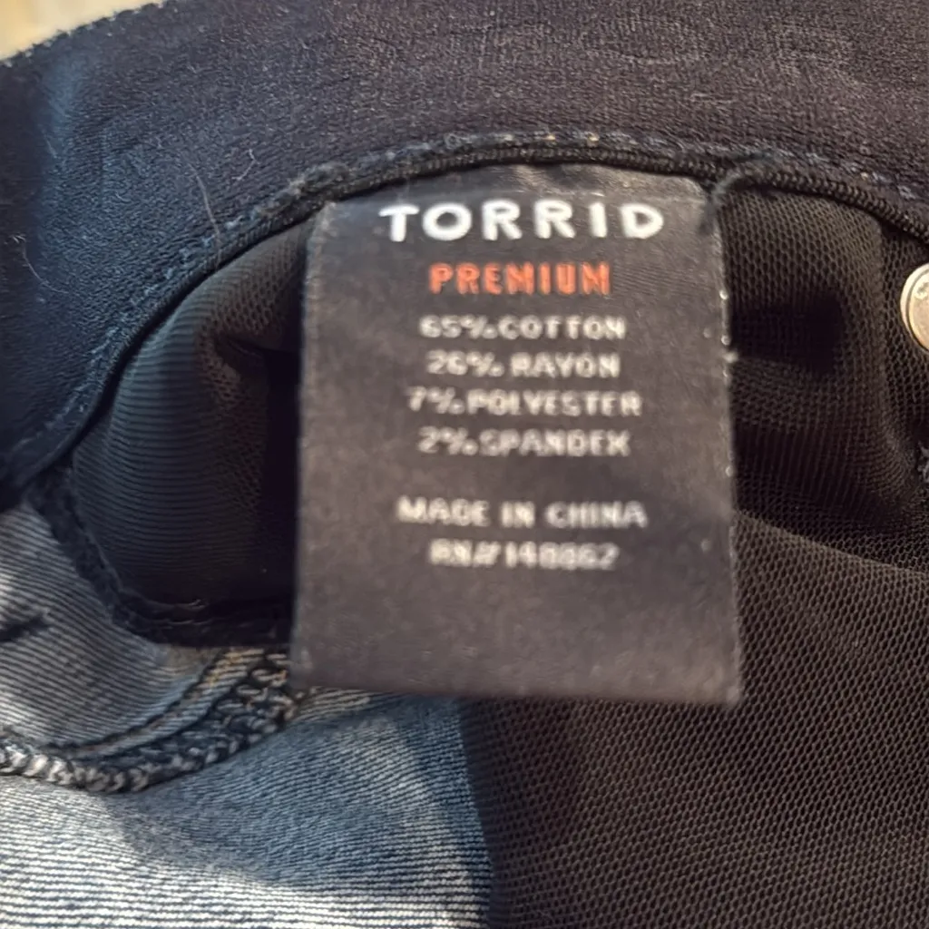 Torrid women’s Bombshell  Skinny Jeans size 16R . - Image 7