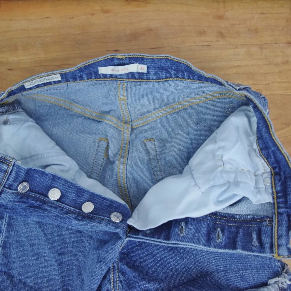 Levi's Big E Modern Cutoff Denim Shorts Size 26 - Image 4