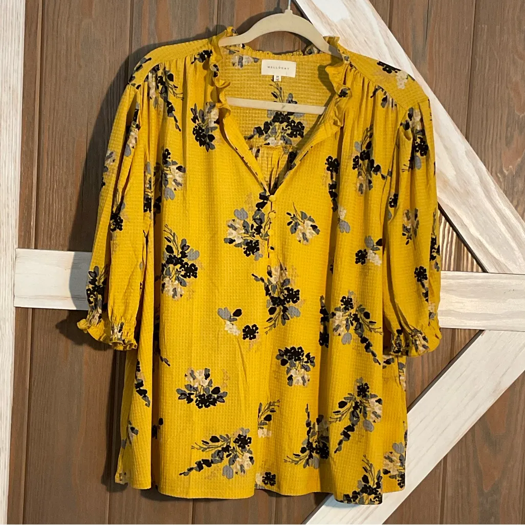 MELLODAY Yellow Floral Print Top. Open Ruffled Neck W/Buttons. SIZE 2X. NWT - Image 2