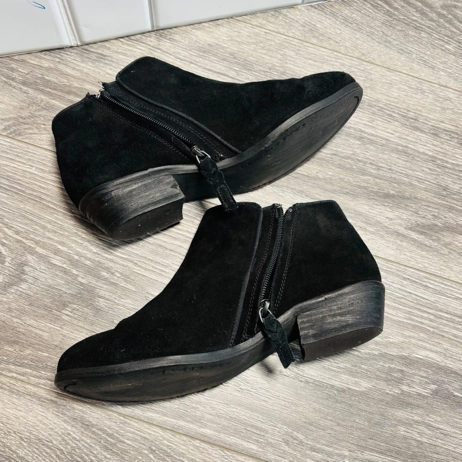 Softwalk Rocklin Black Suede Side Zip Ankle Boots Women's Size 7W - Image 12