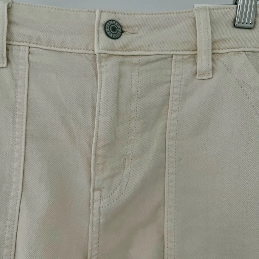 NWT American Eagle Women’s Cream Carpenter Shorts Size 4 - Image 3