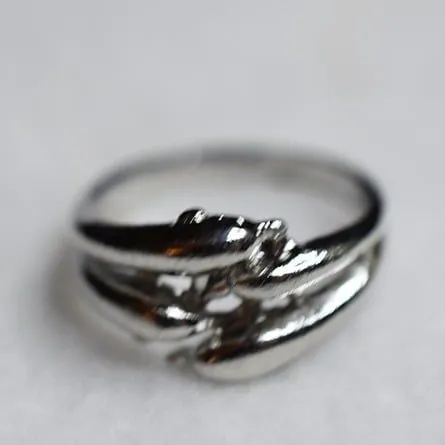 Simple Chic Triple Dolphins Silver Tone Fairy Cottagecore Retro Size 8 Ring - Image 2