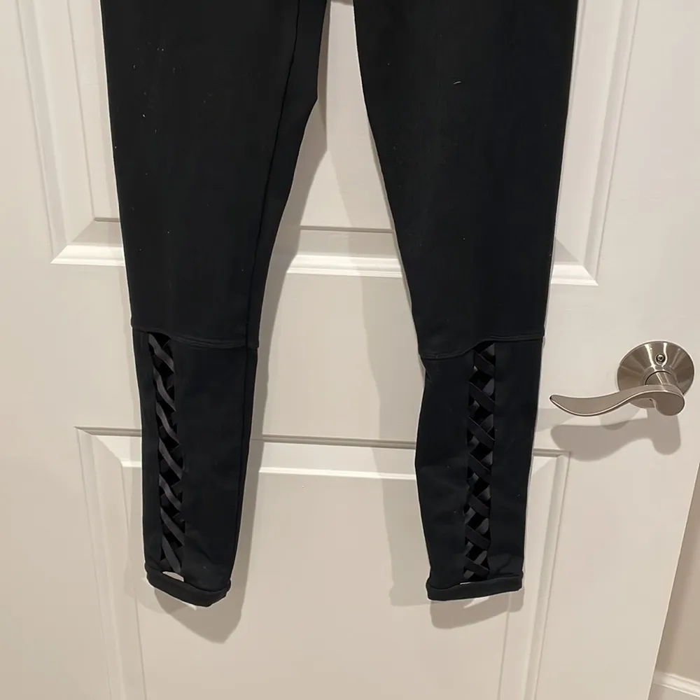 Fabletics black criss cross detail leggings Medium - Image 3