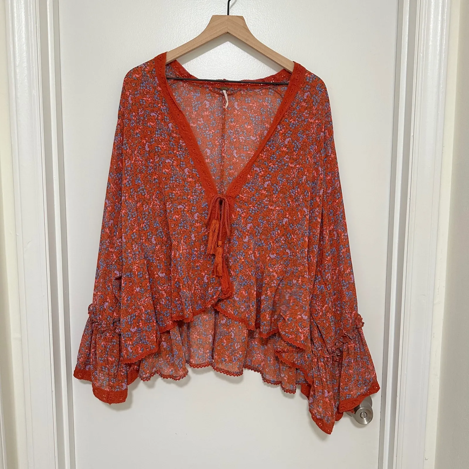 FREE PEOPLE | Red Orange Lola Bell Sleeve Floral Crochet Trim Tassel Kimono, S - Image 3