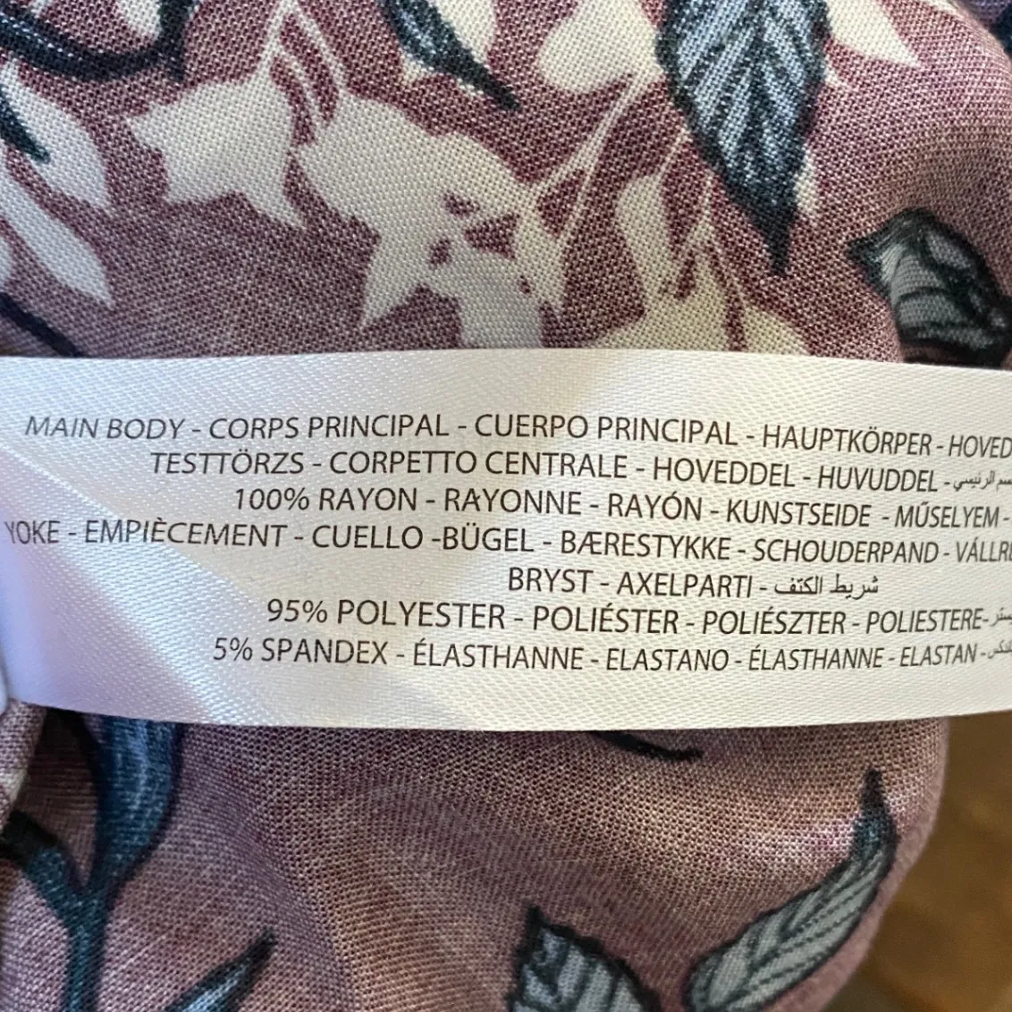 Ariat Women's Roulette Tie Neck Blouse Fancy burgundy Velvet‎ Floral - Small - Image 10