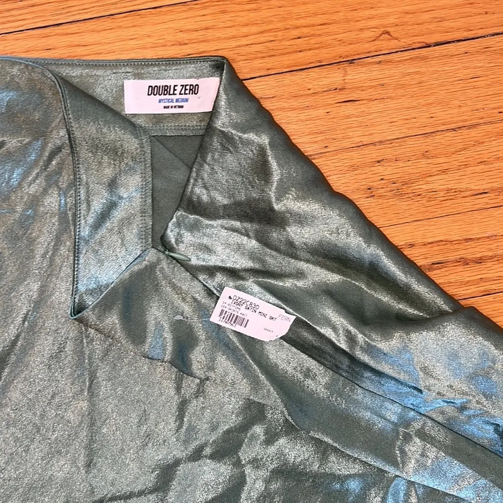 Double Zero  Mystical Medium, Ivory Satin Mini Skirt, hidden side zipper, Medium - Image 4