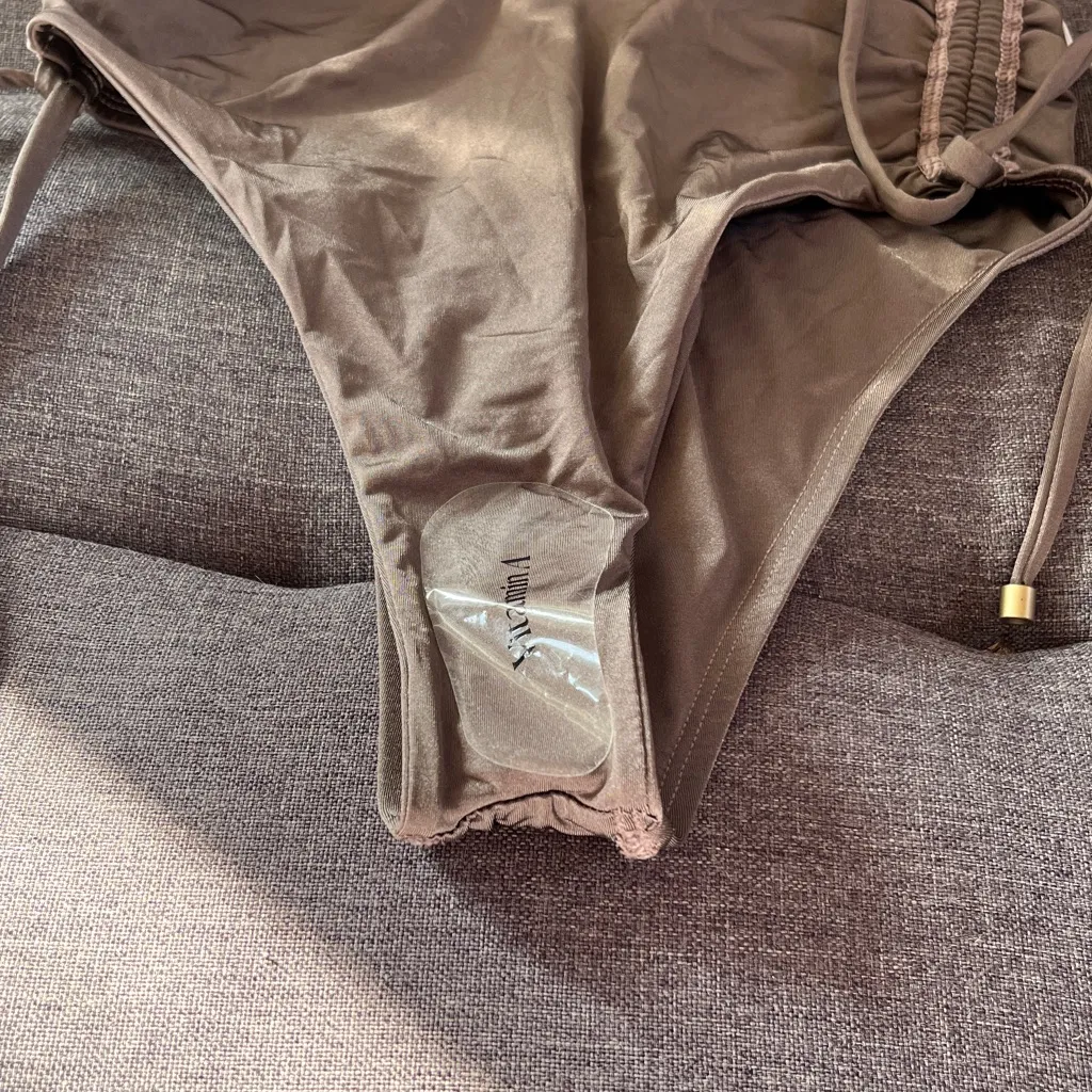 Vitamin A "Gemma" High Waisted Ruched Bikini Bottoms. NEW with tags size - Image 7