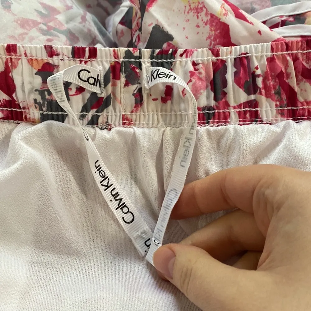 Calvin Klein athletic performance multicolor patterned shorts size L - Image 7