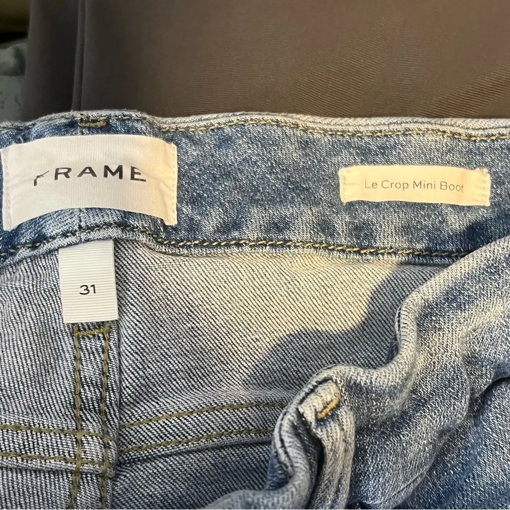 Frame le crop mini boot stagger raw hem crop bootcut jeans - Image 8