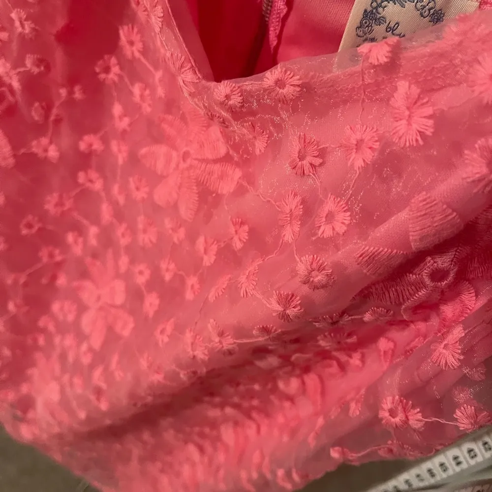 NWT Barbiecore 💖 Francesca’s Blue Rain Pink Floral Tie Shoulder Dress Size M - Image 4