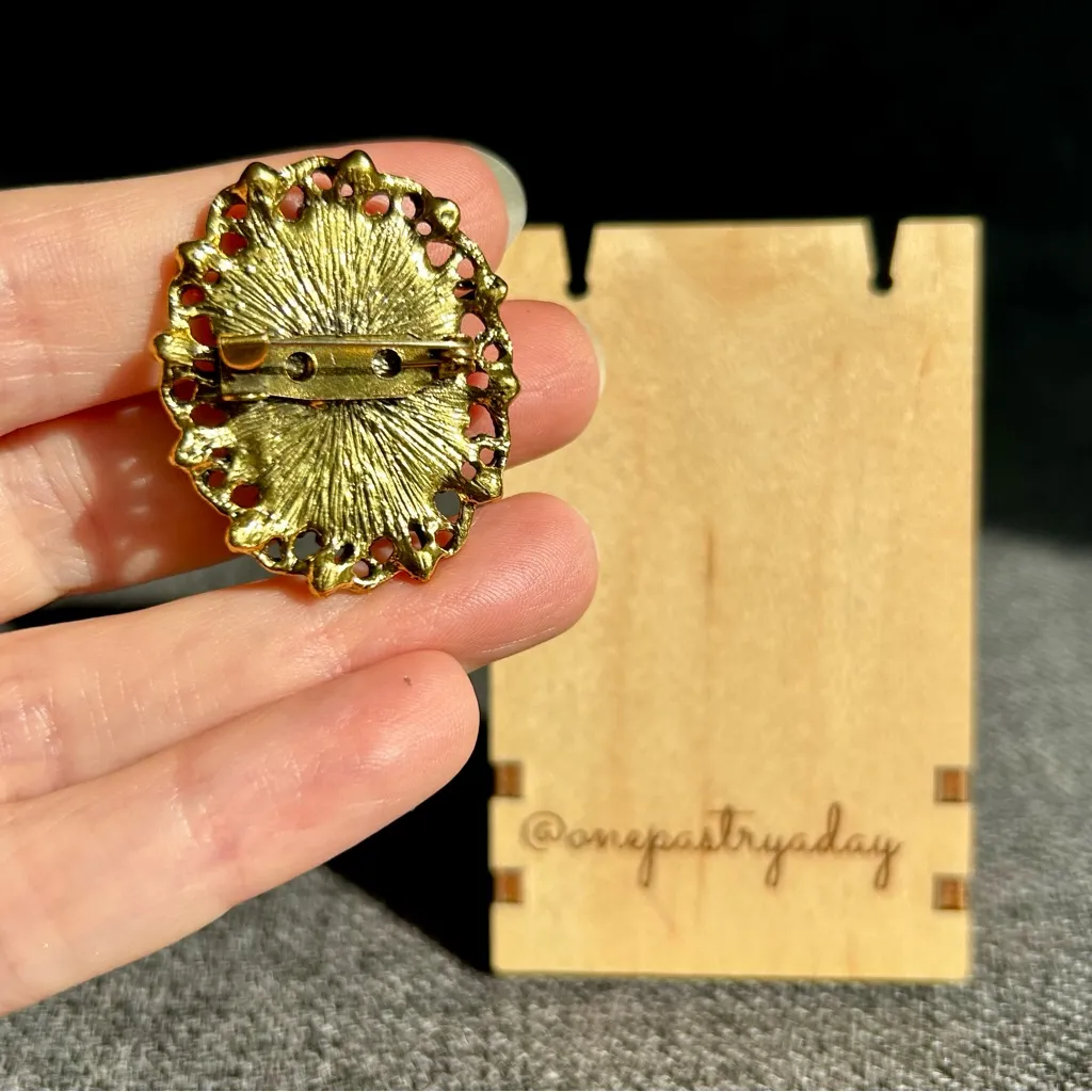 Sparkly Cameo Brooch Pin, Rhinestone Filigree Edging Detail, Black, White, Gold Black - Image 3