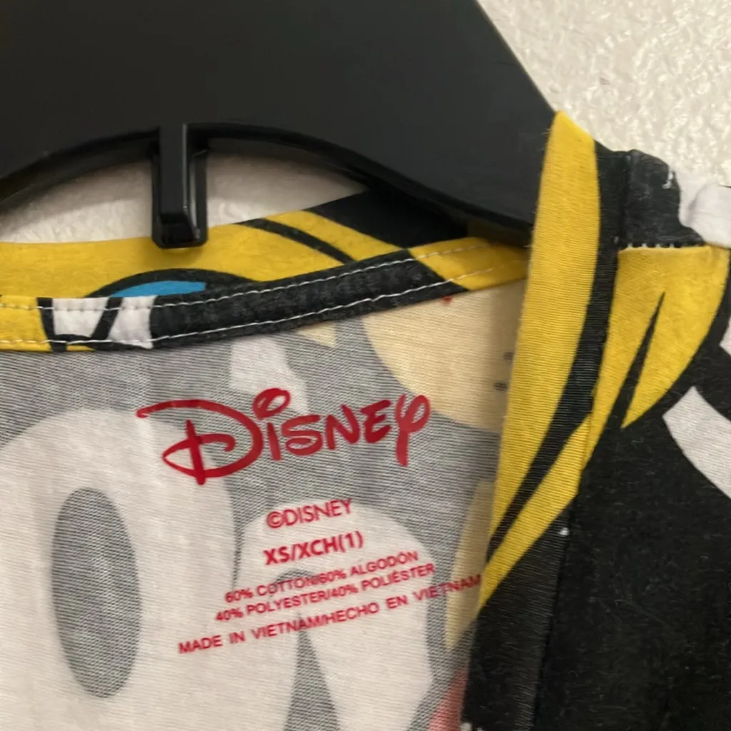 Disney FINAL MARKDOWN Junior  tee xs - Image 3