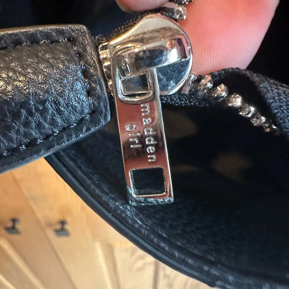 Madden Girl Black Snakeskin Faux Leather Purse Shoulder Bag - Image 10