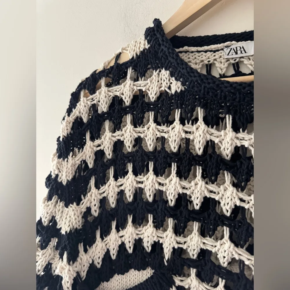 Zara Dark Blue And White Striped Open Chunky Knit Cropped Sweater With Pockets - Image 4