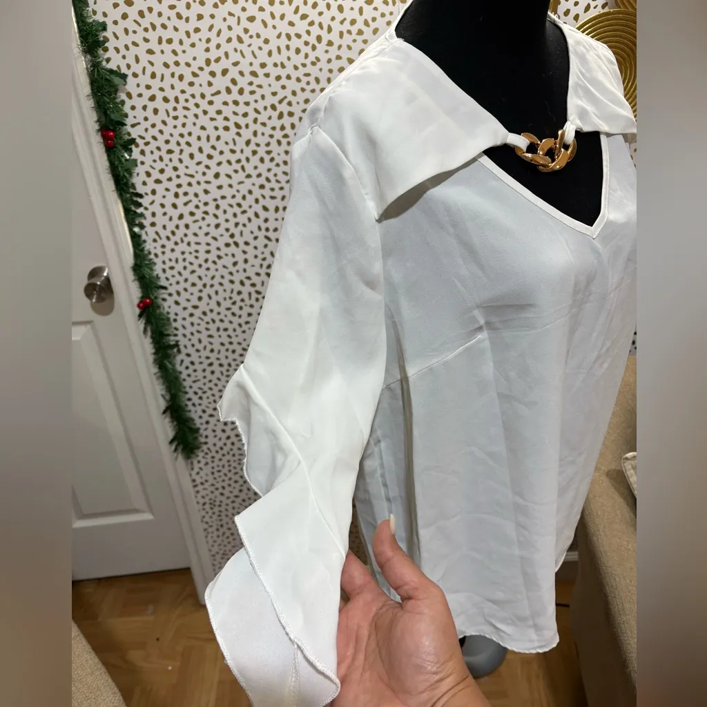 SHEIN White Blouse with Gold Chain Detail - Image 4
