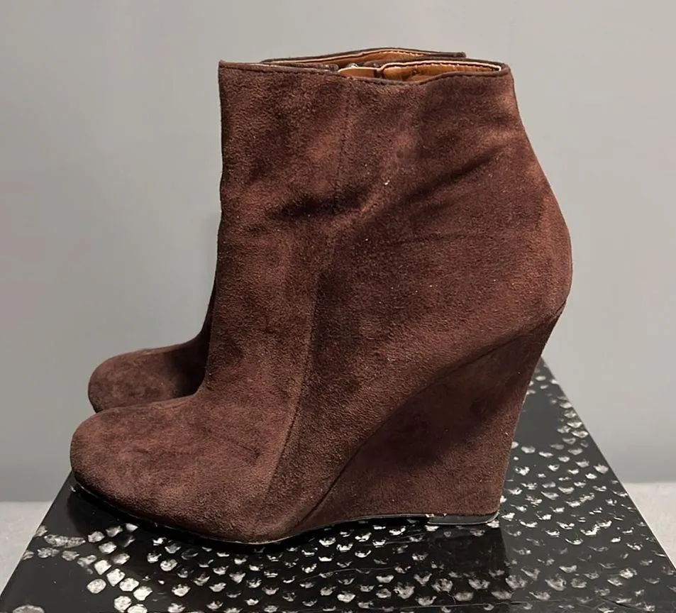 Sam Edelman Wilma Dark‎ Brown Suede Leather Wedge Bootie. Size 6.5 - Image 4