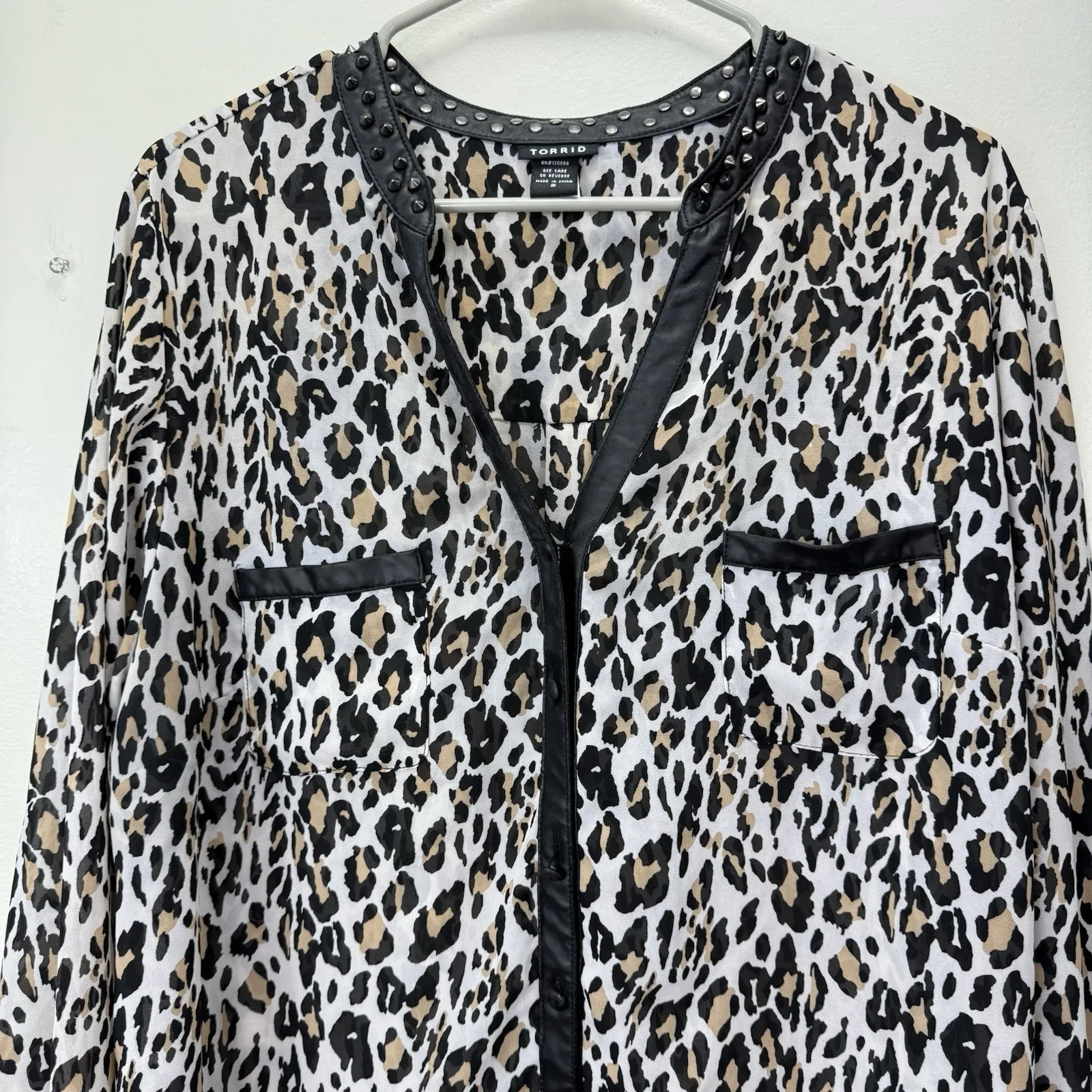 Torrid Animal Print Studded Spikes Sheer‎ Chiffon Button Up Blouse Size 2X - Image 4