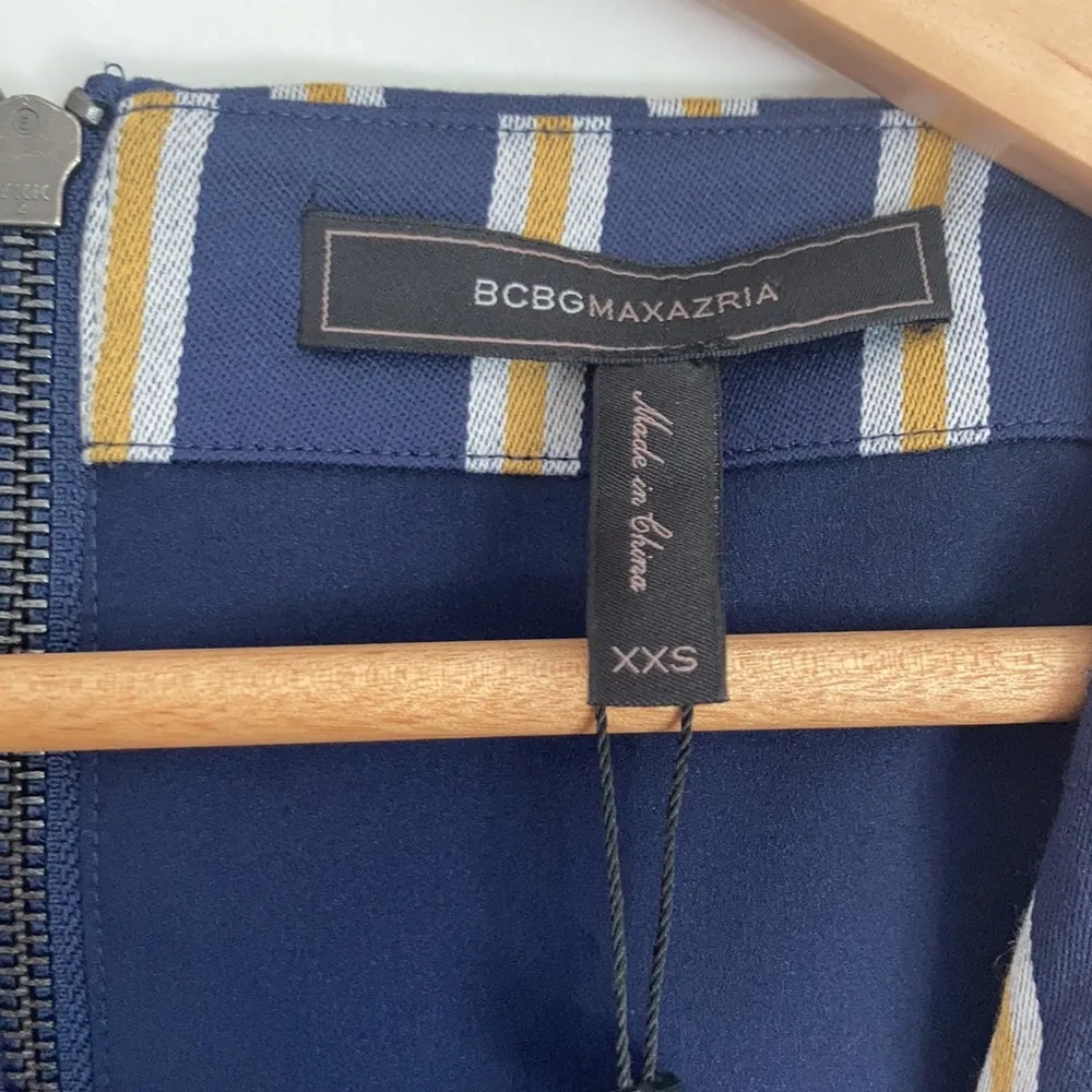 NWT BCBGMaxAzria Embellished Crop Top Floral - Image 4