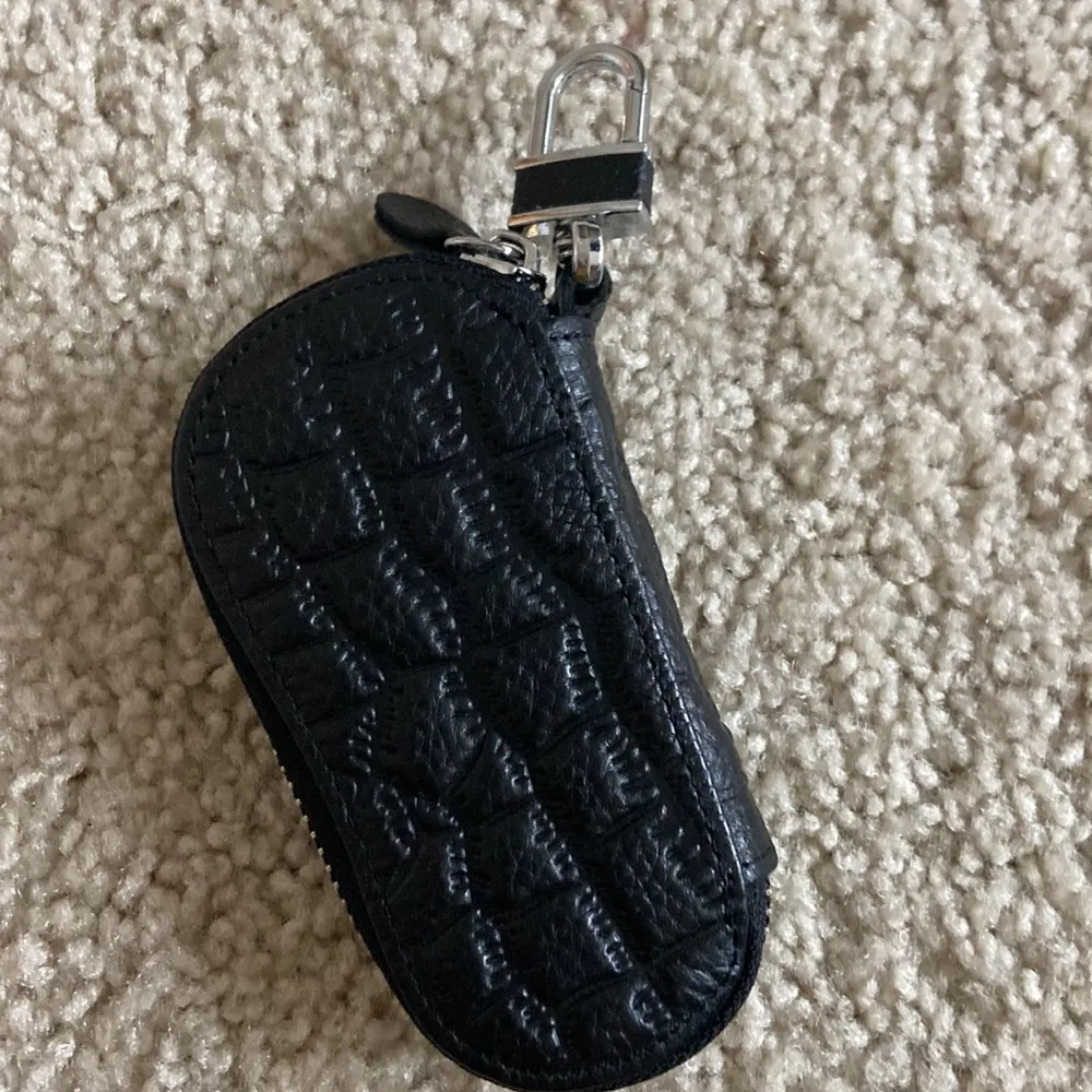 Embellished key holder - Image 4