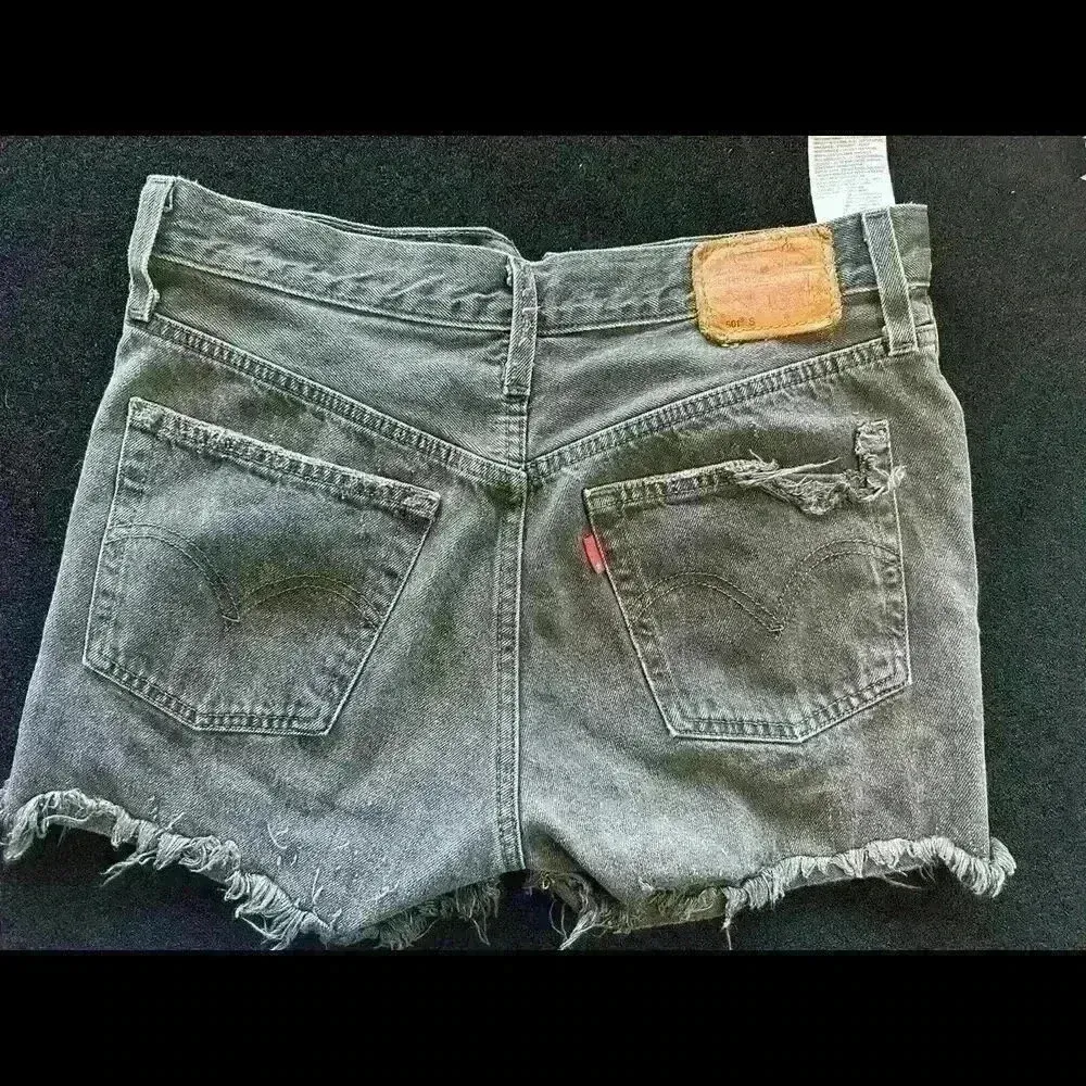 Levi’s 501 Distressed High-Waisted Black Denim Cutoff Shorts S26 90’s vintage - Image 5