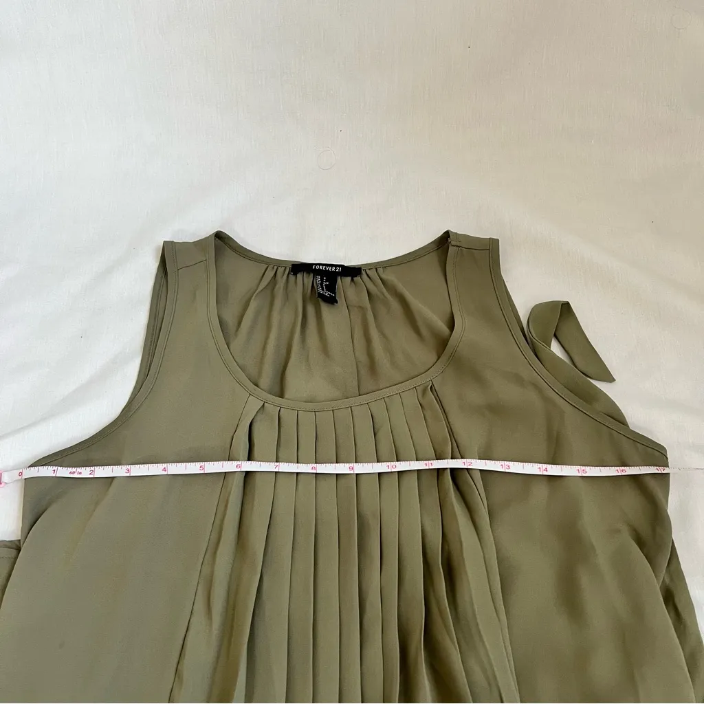 Forever 21 Women's Olive Green Sleeveless Flowy Pleated Dress Size Small - Image 8