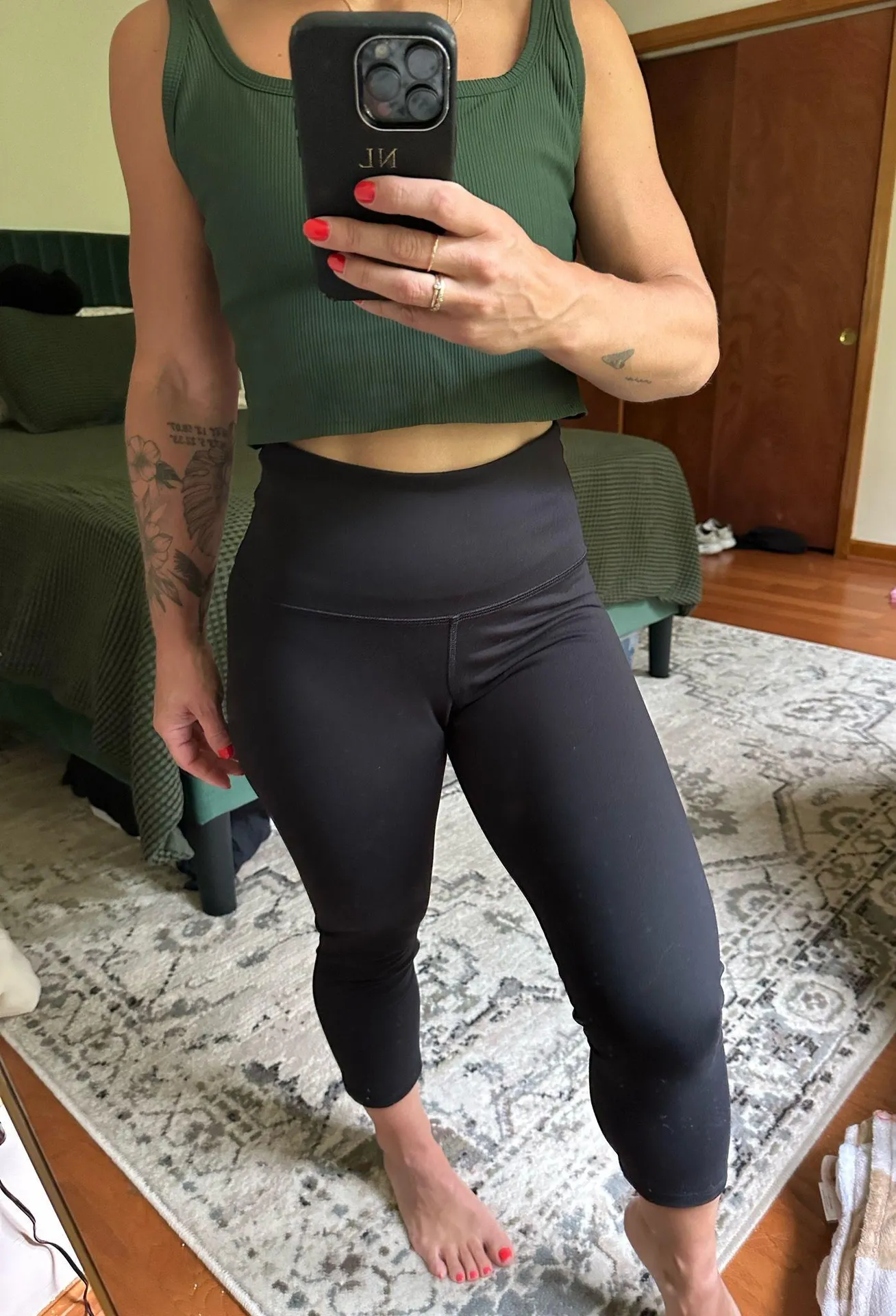 Old Navy Elevate Go-Dry Leggings - Image 2