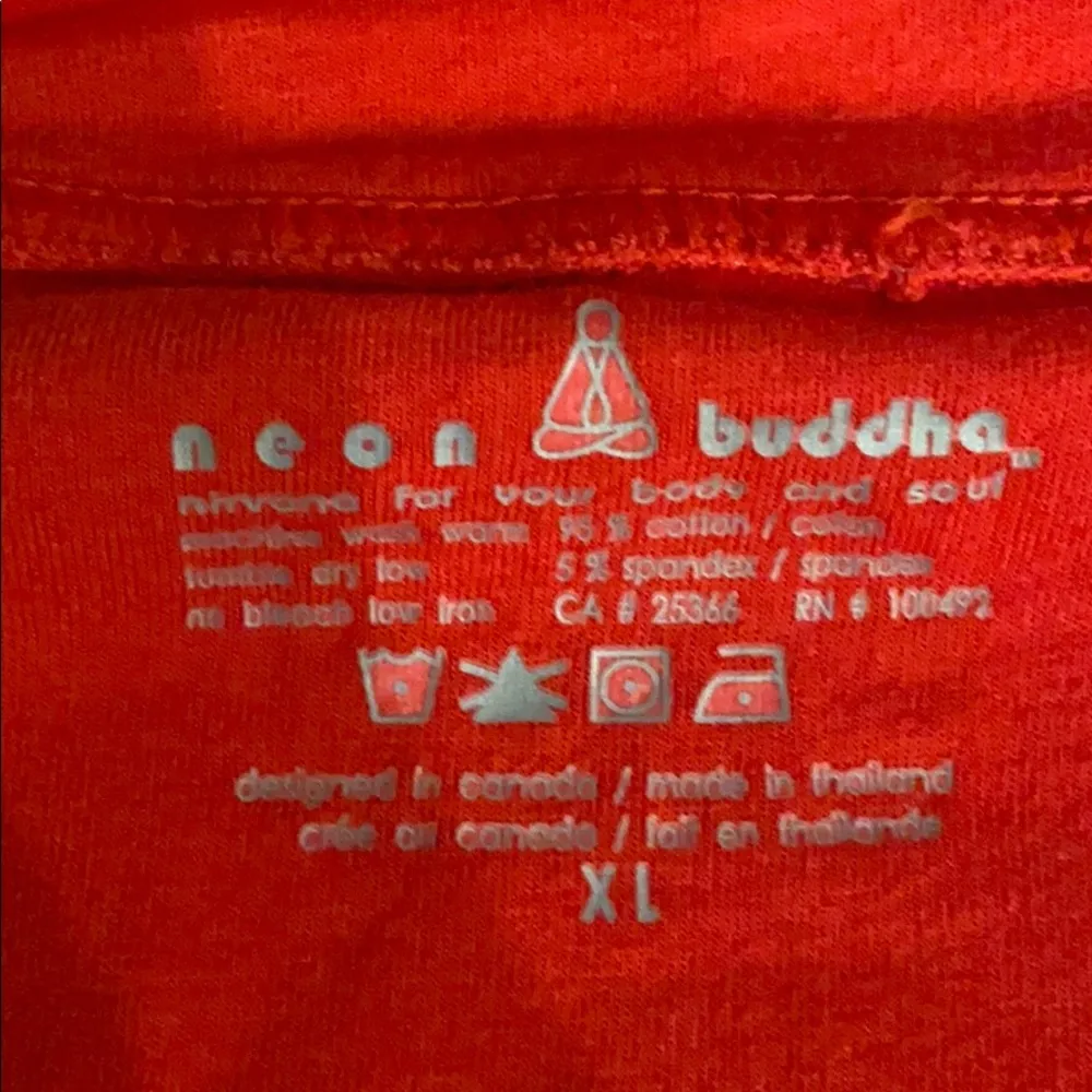 Red sweatshirt with cute detailing Size L - Image 3