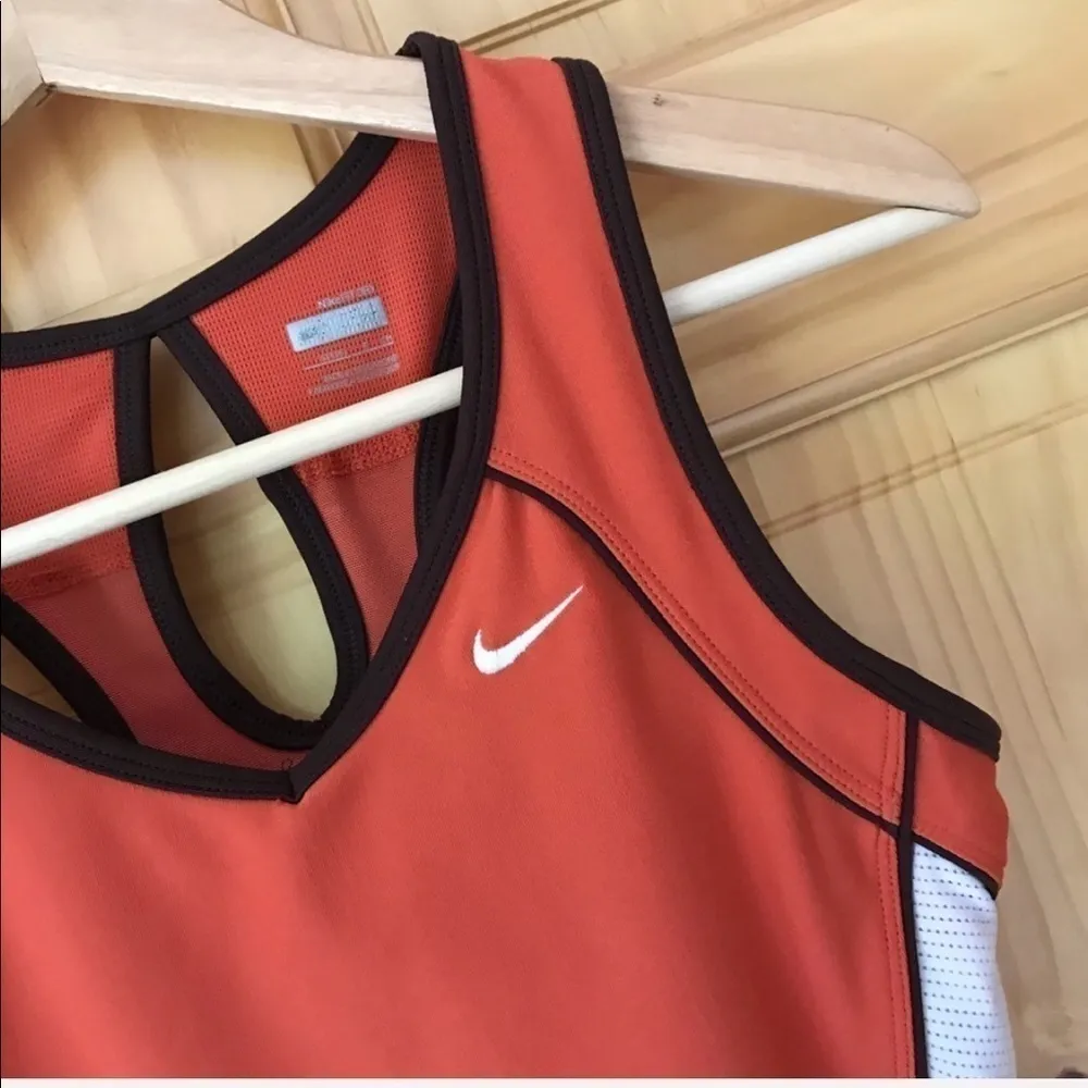 NIKE Fit Dry active keyhole racer back tank size small - Image 4