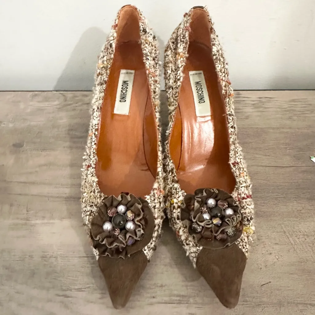 MOSCHINO White Pink Tweed Brown Suede Faux Pearl Floral High Heel Pumps 38 7.5-8 - Image 2