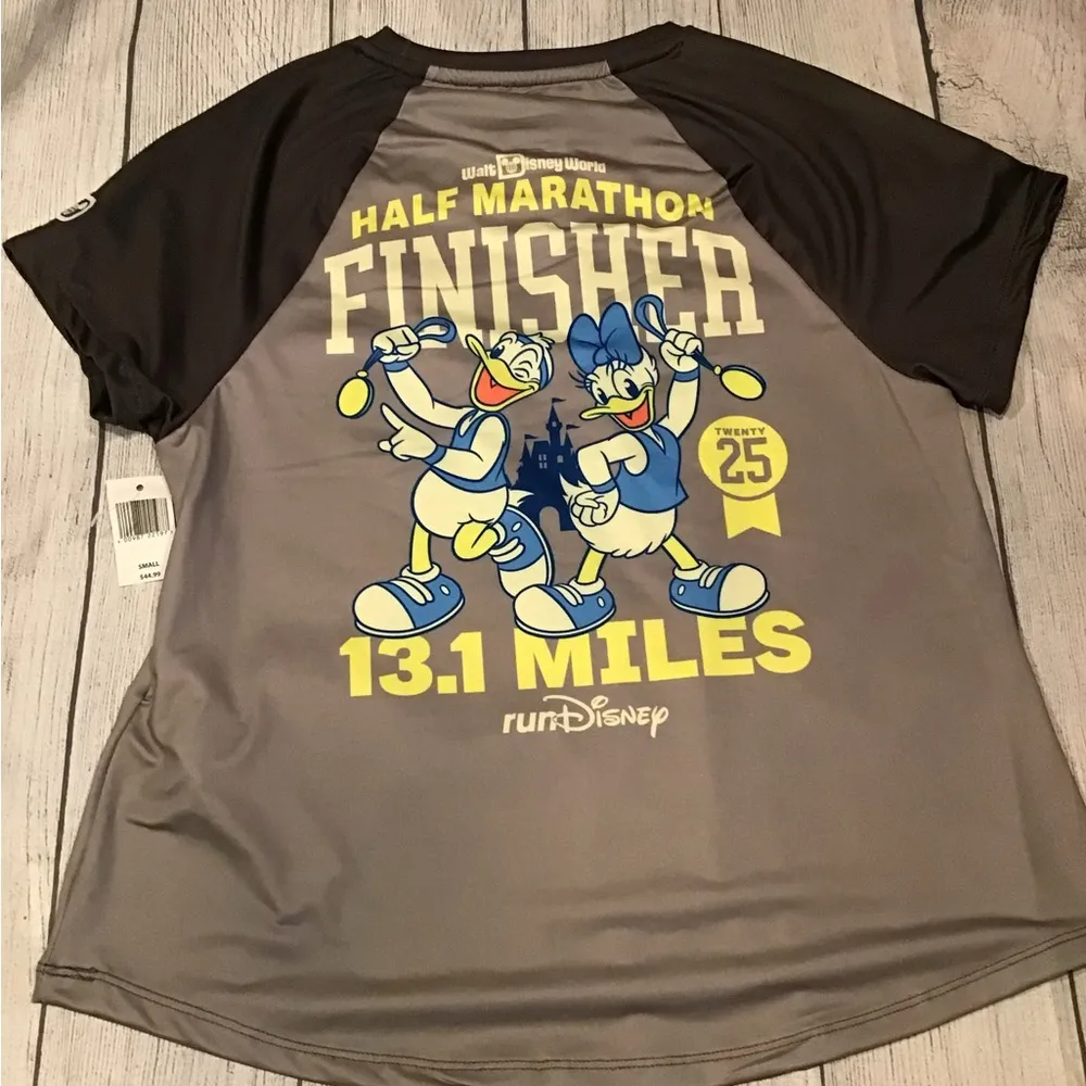 Disney run half marathon finisher 2025 Donald & Daisy Duck shirt Small-NWT - Image 2