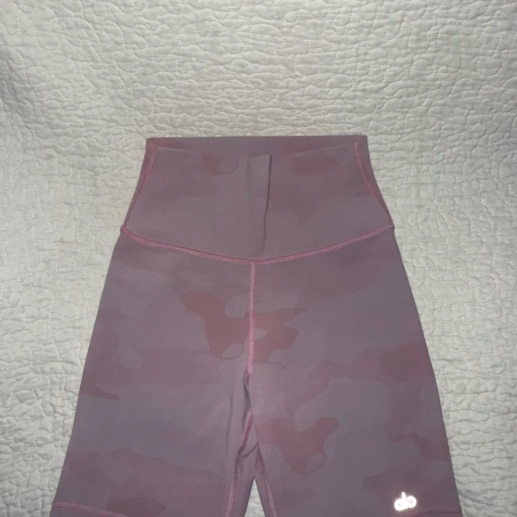 Alo Biker Shorts Small 7" Inseam Pink  Camo - Image 3