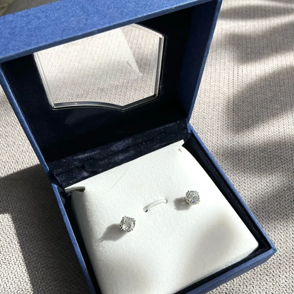 Elegant SWAROVSKI earrings 🌟🌟 - Image 8