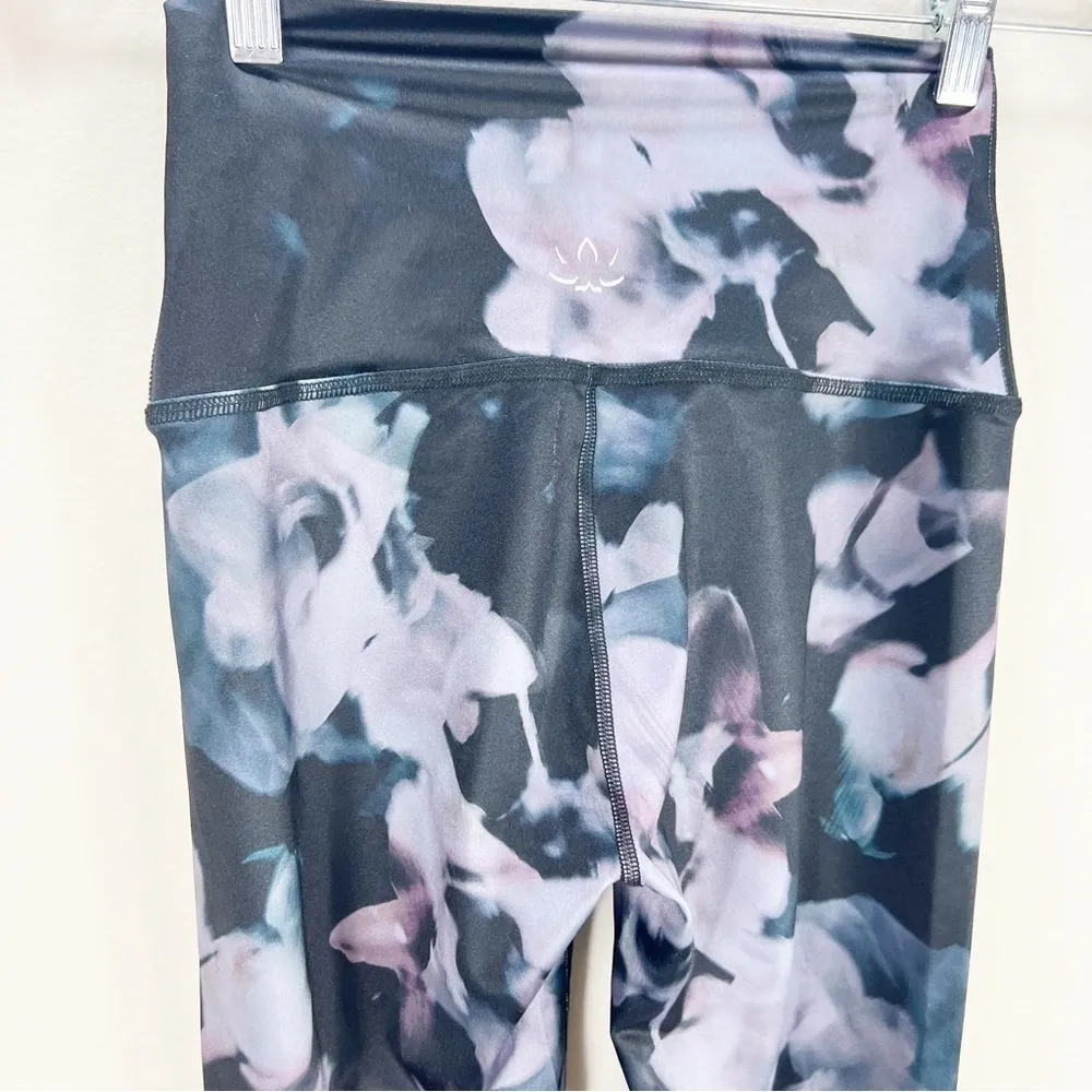 Beyond Yoga Lux Print High Waisted Midi Leggings Dark Floral Size Small S - Image 6